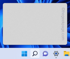 Betulkan kotak segi empat tepat telus muncul di atas bar tugas di Windows 11