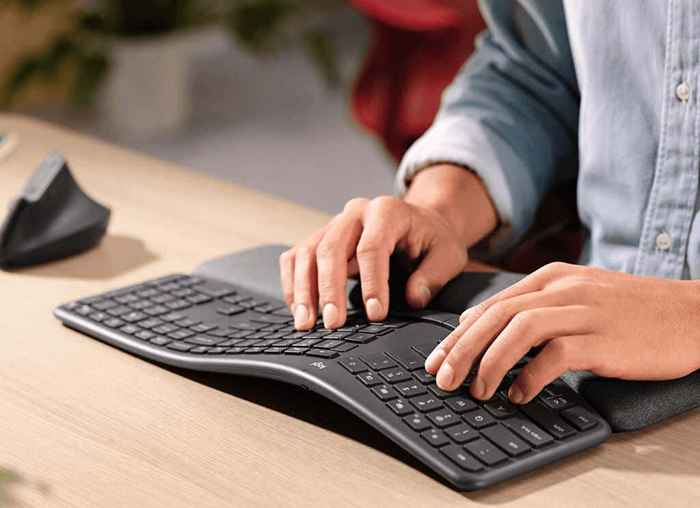6 Keyboard Ergonomis Terbaik di 2022