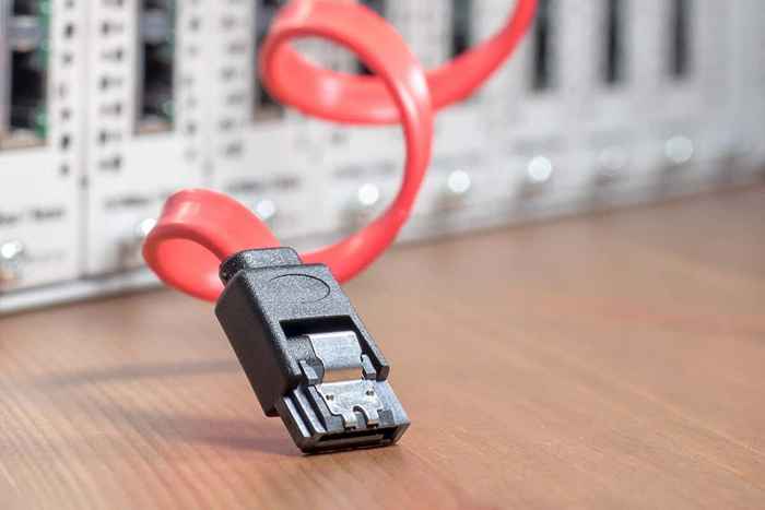 Kabel Ethernet datar vs bundar apa yang berbeda dan mana yang lebih baik?